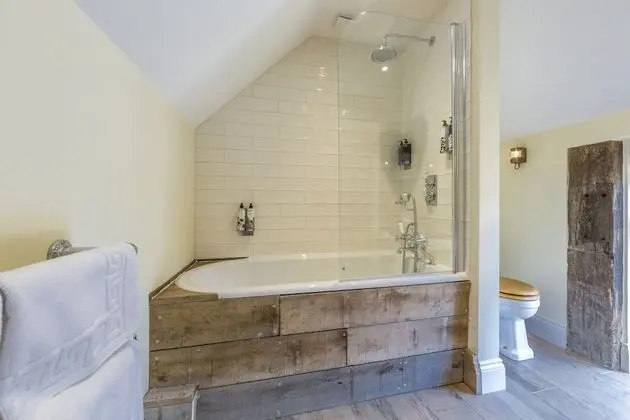 Exclusive Kır Evi, Özel Banyo (The Cowsheds - Sleeps 19)