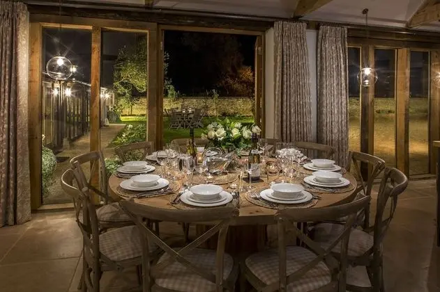 Exclusive Kır Evi, Özel Banyo (The Cowsheds - Sleeps 19)
