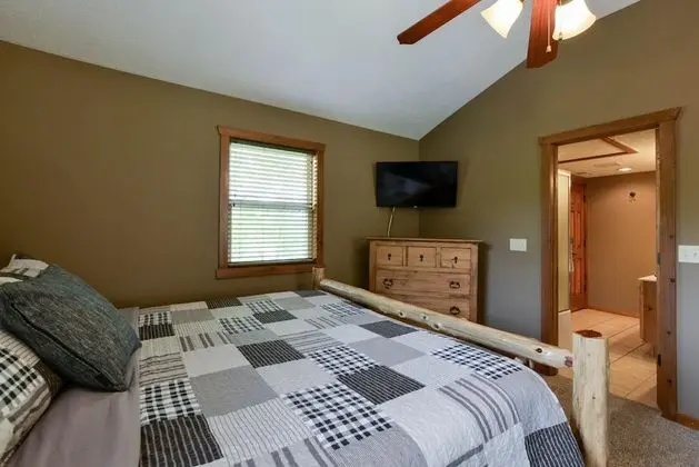 Ev (Coyote Cabin - EXCELLENT Location - 6)