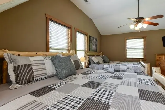 Ev (Coyote Cabin - EXCELLENT Location - 6)