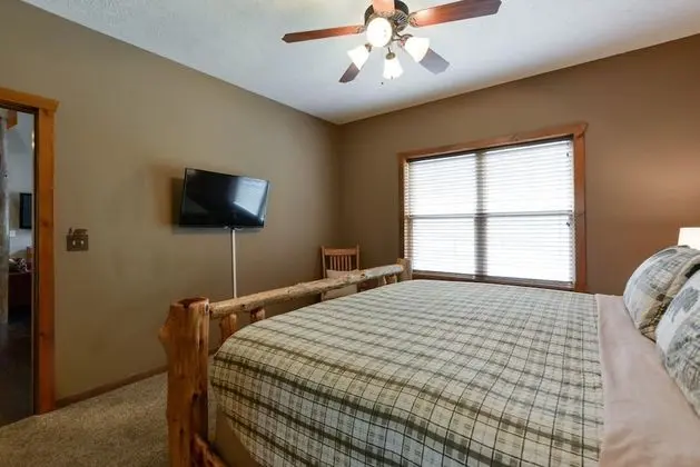 Ev (Coyote Cabin - EXCELLENT Location - 6)