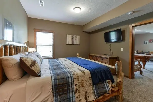 Ev (Coyote Cabin - EXCELLENT Location - 6)