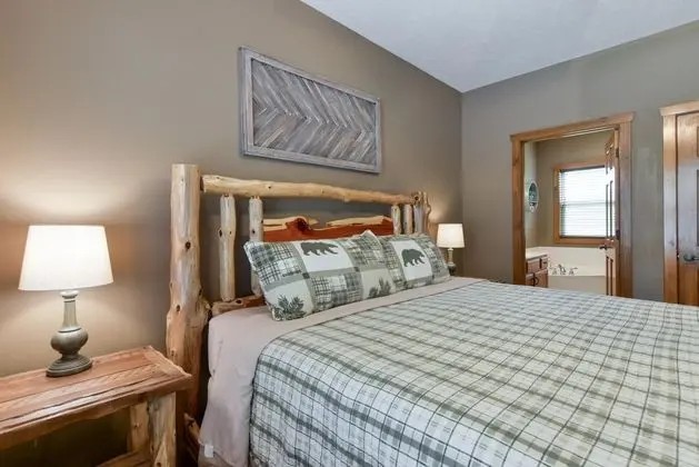Ev (Coyote Cabin - EXCELLENT Location - 6)