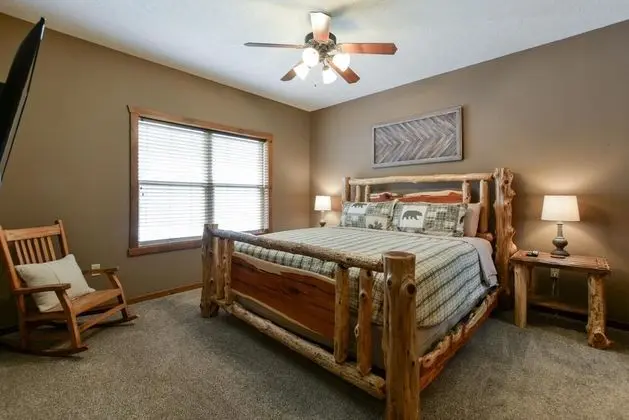 Ev (Coyote Cabin - EXCELLENT Location - 6)