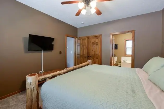 Ev (Coyote Cabin - EXCELLENT Location - 6)