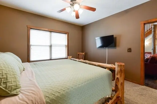 Ev (Coyote Cabin - EXCELLENT Location - 6)