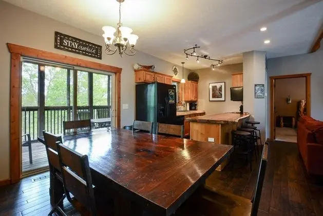 Ev (Coyote Cabin - EXCELLENT Location - 6)