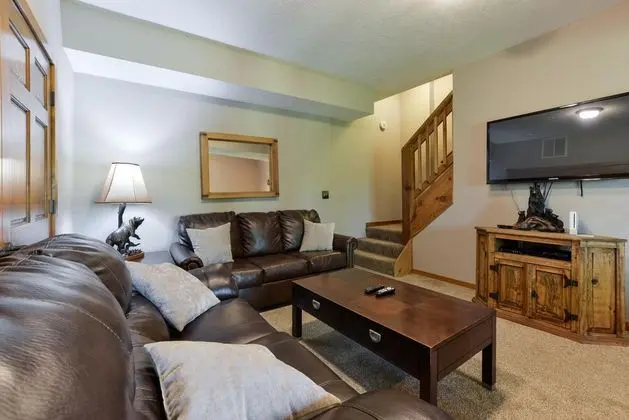 Ev (Coyote Cabin - EXCELLENT Location - 6)