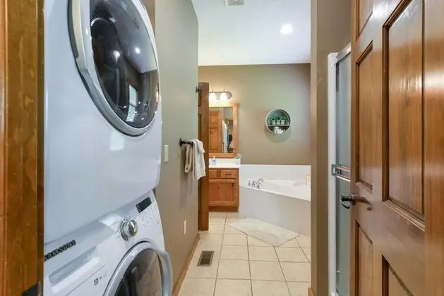 Ev (Coyote Cabin - EXCELLENT Location - 6)