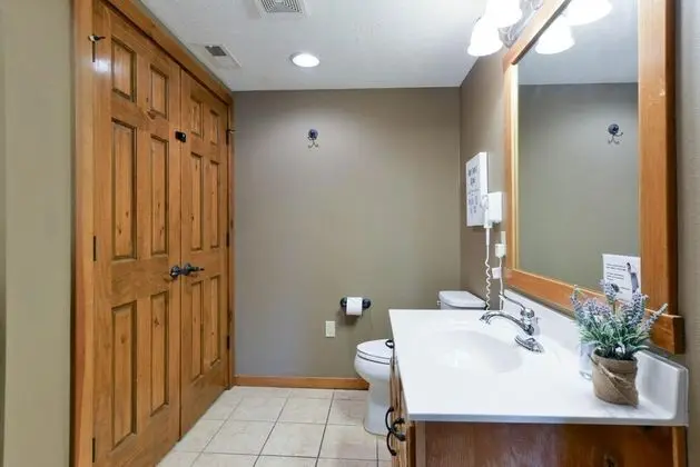 Ev (Coyote Cabin - EXCELLENT Location - 6)
