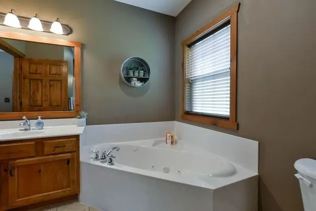 Ev (Coyote Cabin - EXCELLENT Location - 6)