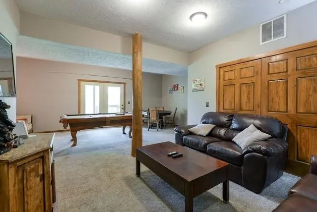 Ev (Coyote Cabin - EXCELLENT Location - 6)