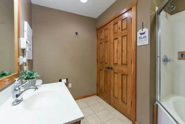 Ev (Coyote Cabin - EXCELLENT Location - 6)