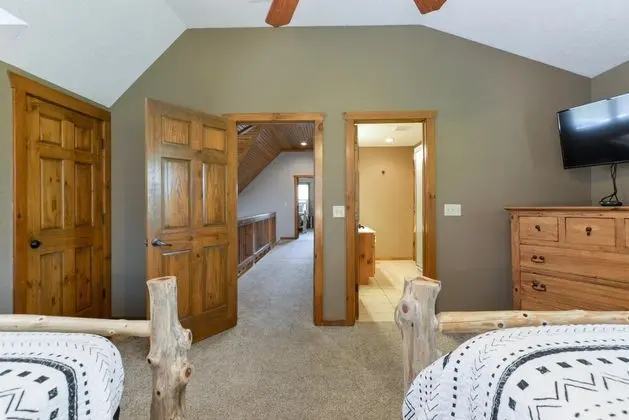 Ev (Coyote Cabin - EXCELLENT Location - 6)