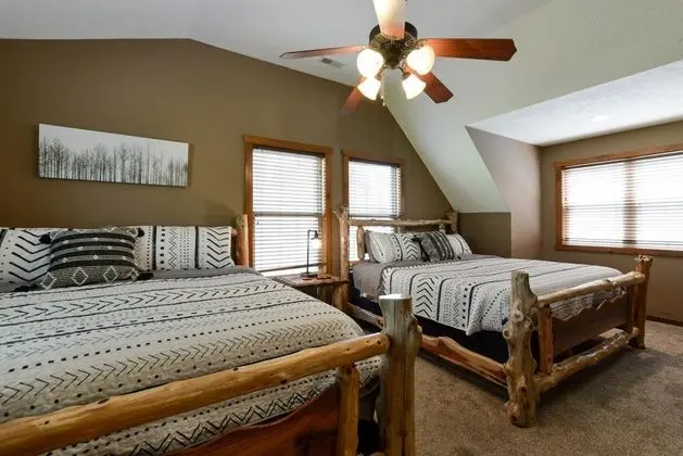 Ev (Coyote Cabin - EXCELLENT Location - 6)