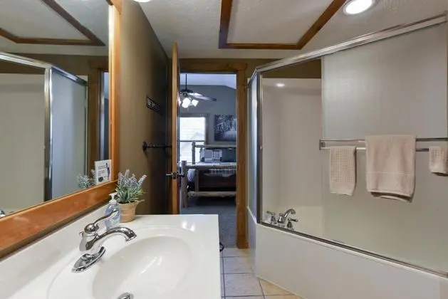 Ev (Coyote Cabin - EXCELLENT Location - 6)