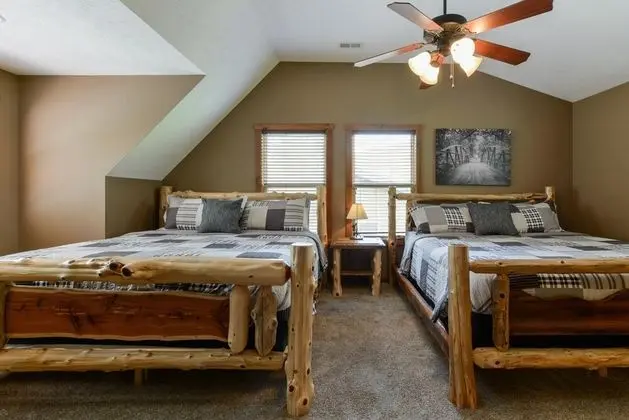Ev (Coyote Cabin - EXCELLENT Location - 6)