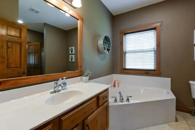 Ev (Coyote Cabin - EXCELLENT Location - 6)