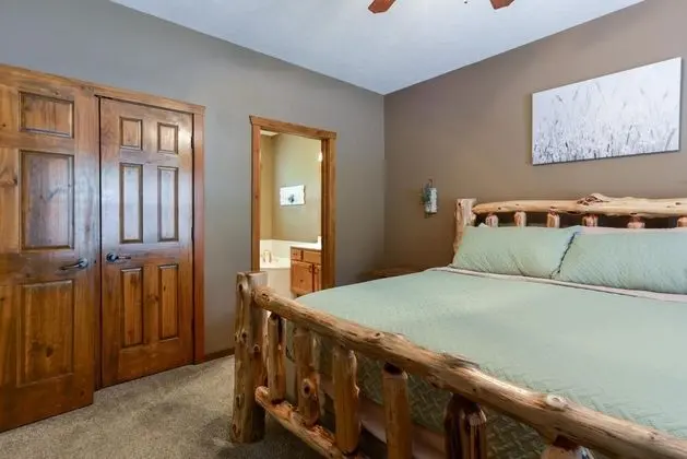 Ev (Coyote Cabin - EXCELLENT Location - 6)