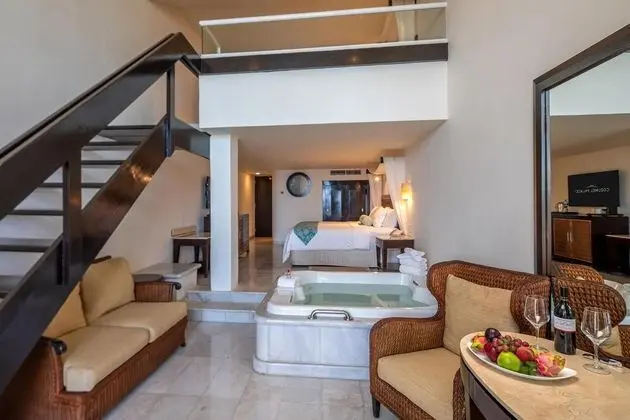 Superior Loft Suite Ocean View - Kids & Teens Free