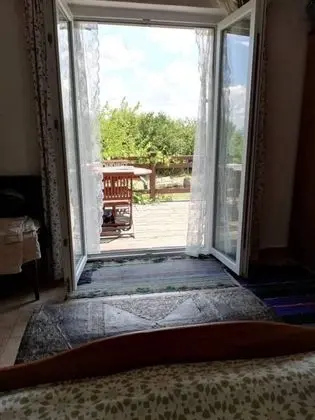 Kır Evi, 1 Büyük (Queen) Boy Yatak ve Çekyat