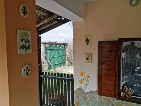 Kır Evi, 1 Büyük (Queen) Boy Yatak ve Çekyat
