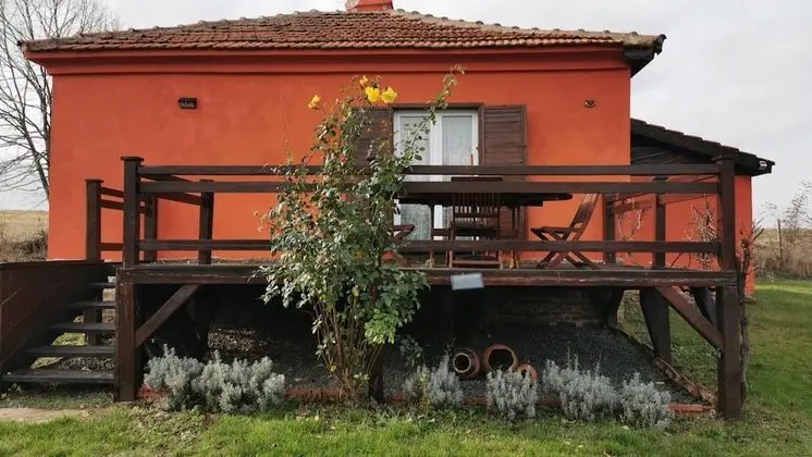 Kır Evi, 1 Büyük (Queen) Boy Yatak ve Çekyat