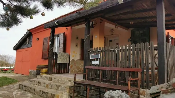 Kır Evi, 1 Büyük (Queen) Boy Yatak ve Çekyat
