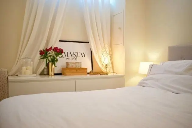 Basic Ev, 1 Büyük (Queen) Boy Yatak ve Çekyat