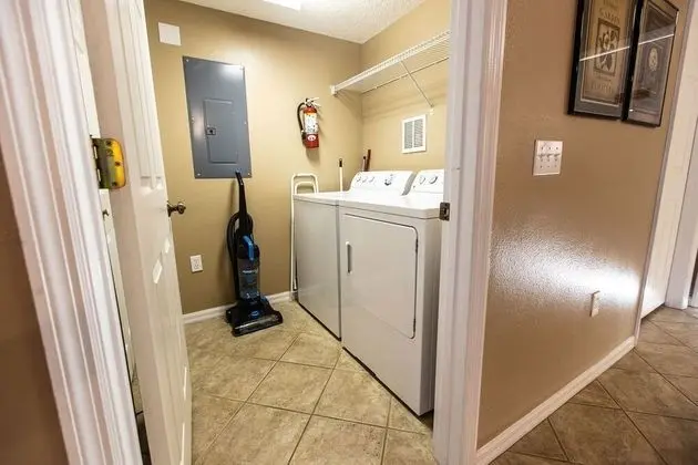 Ev (Cozy - Adorable 3 Bed 2.5 Bath Townho)