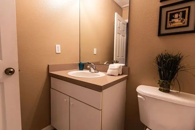 Ev (Cozy - Adorable 3 Bed 2.5 Bath Townho)
