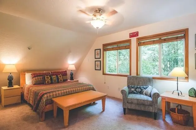 Kulübe, Birden Çok Yatak (Cozy Bear Cabin)