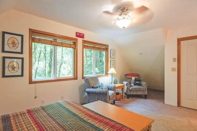 Kulübe, Birden Çok Yatak (Cozy Bear Cabin)