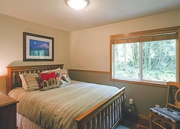 Kulübe, Birden Çok Yatak (Cozy Bear Cabin)