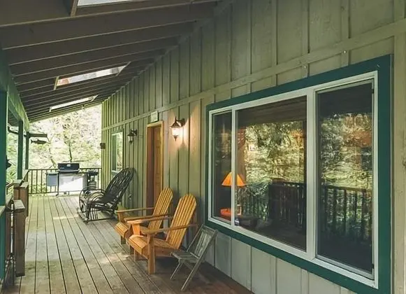 Kulübe, Birden Çok Yatak (Cozy Bear Cabin)