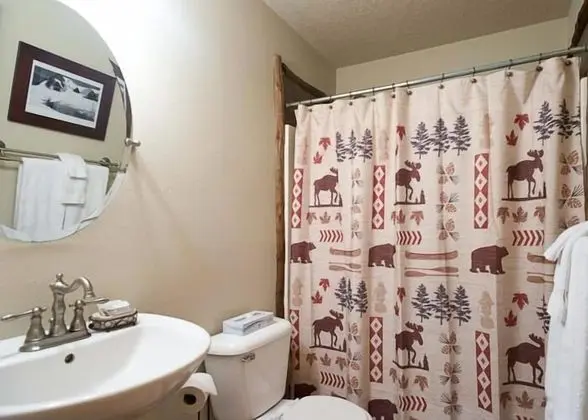 Kulübe, Birden Çok Yatak (Cozy Bear Cabin)