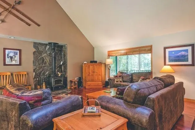 Kulübe, Birden Çok Yatak (Cozy Bear Cabin)