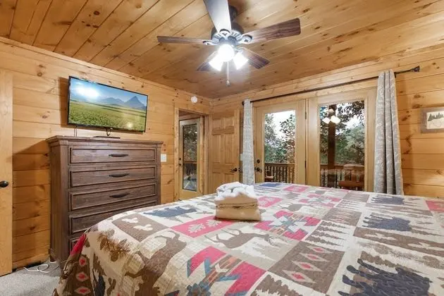 Kulübe (Cozy Bear Lodge)