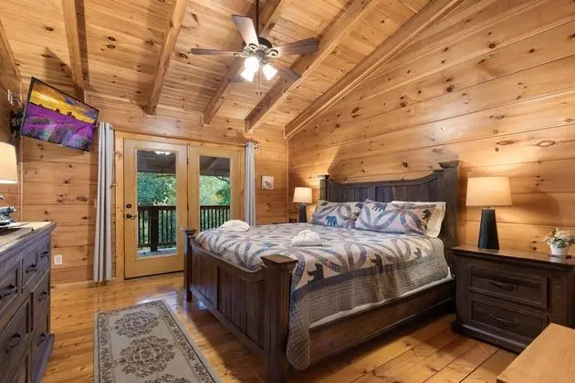 Kulübe (Cozy Bear Lodge)