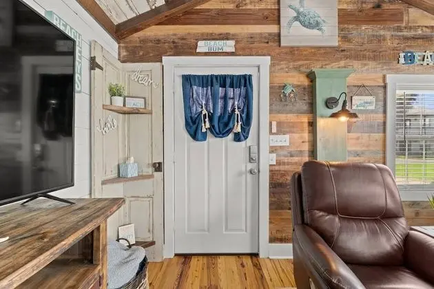 Daire (The Cozy Cottage (3/2))