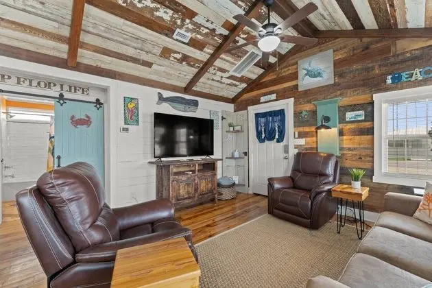Daire (The Cozy Cottage (3/2))