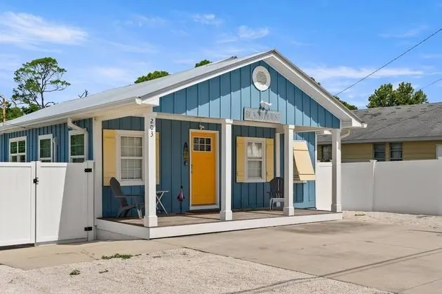 Daire (The Cozy Cottage (3/2))