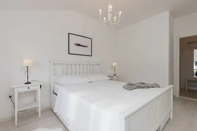 Apart Daire (One-Bedroom Apartment with Sea View)