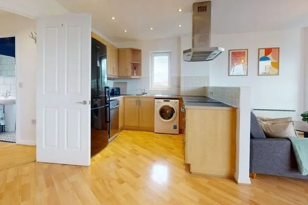 Basic Apart Daire, 1 En Büyük (King) Boy Yatak ve Çekyat