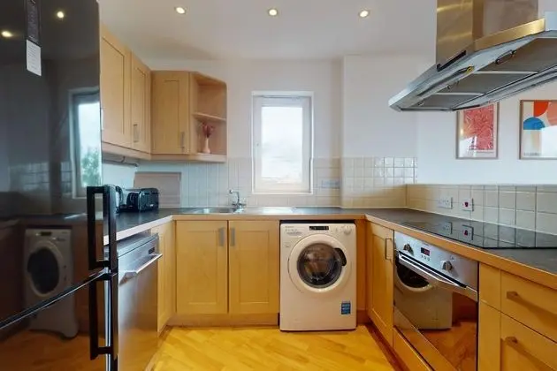 Basic Apart Daire, 1 En Büyük (King) Boy Yatak ve Çekyat