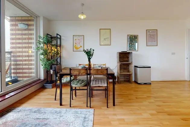 Basic Apart Daire, 1 En Büyük (King) Boy Yatak ve Çekyat