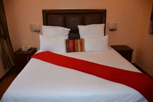 Luxury Tek Büyük Yataklı Oda