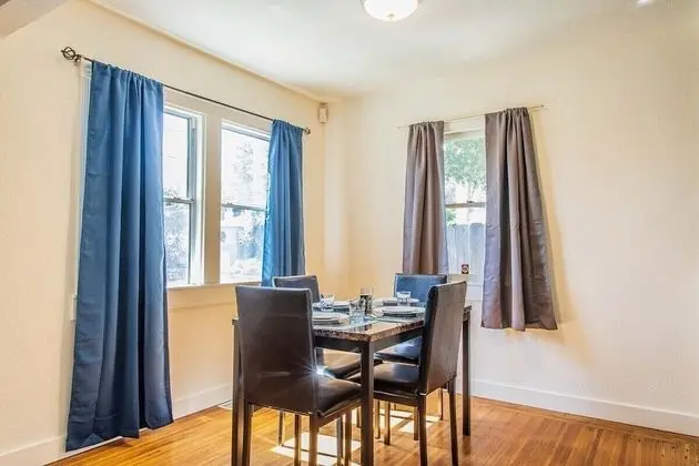 Ev (Cozy Oakland 2 Bedroom w/ Backyard)