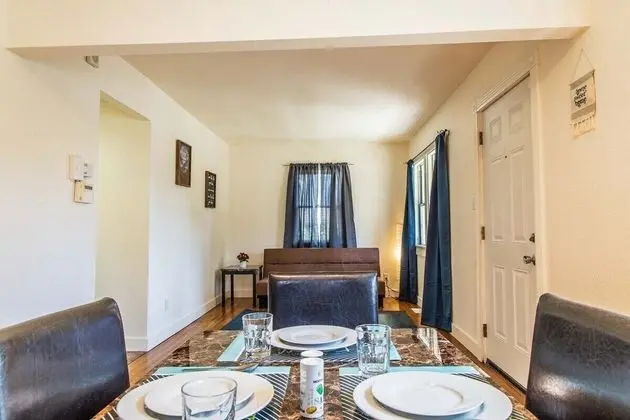 Ev (Cozy Oakland 2 Bedroom w/ Backyard)