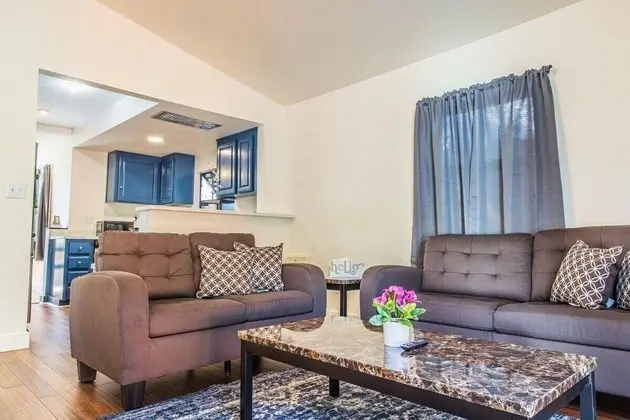 Ev (Cozy Oakland 2 Bedroom w/ Backyard)